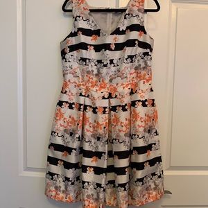 Floral brocard dress w/ pockets
